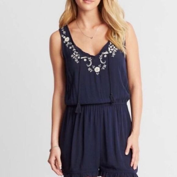 Cape Juby, Floral Embroidery on Front Romper Genoese Lace Back, Women’s Small - Picture 13 of 13